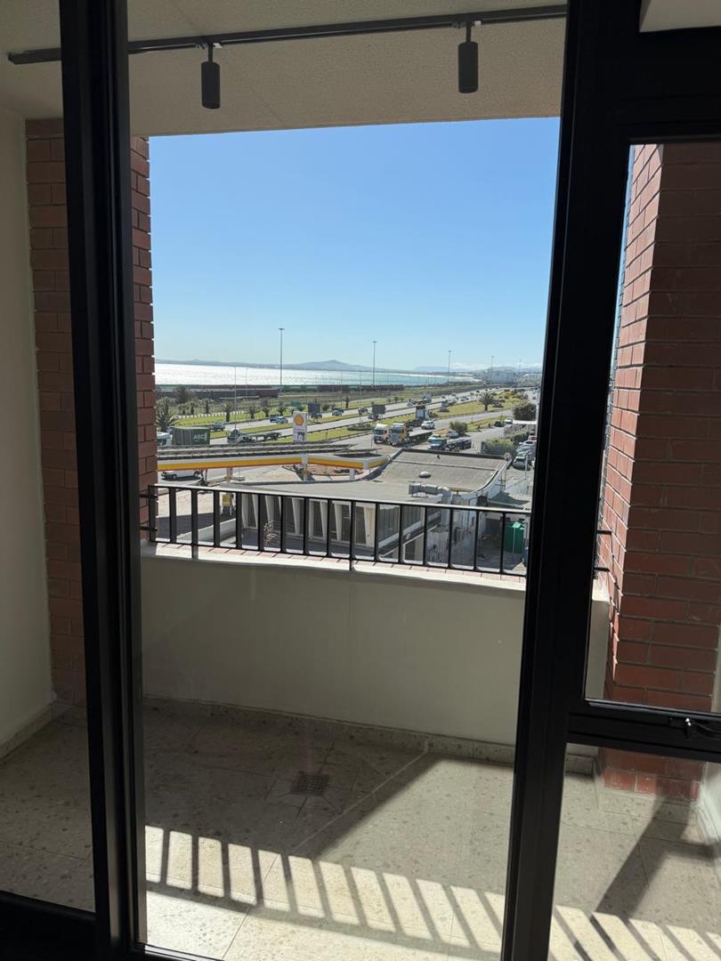 1 Bedroom Property for Sale in Paarden Eiland Western Cape